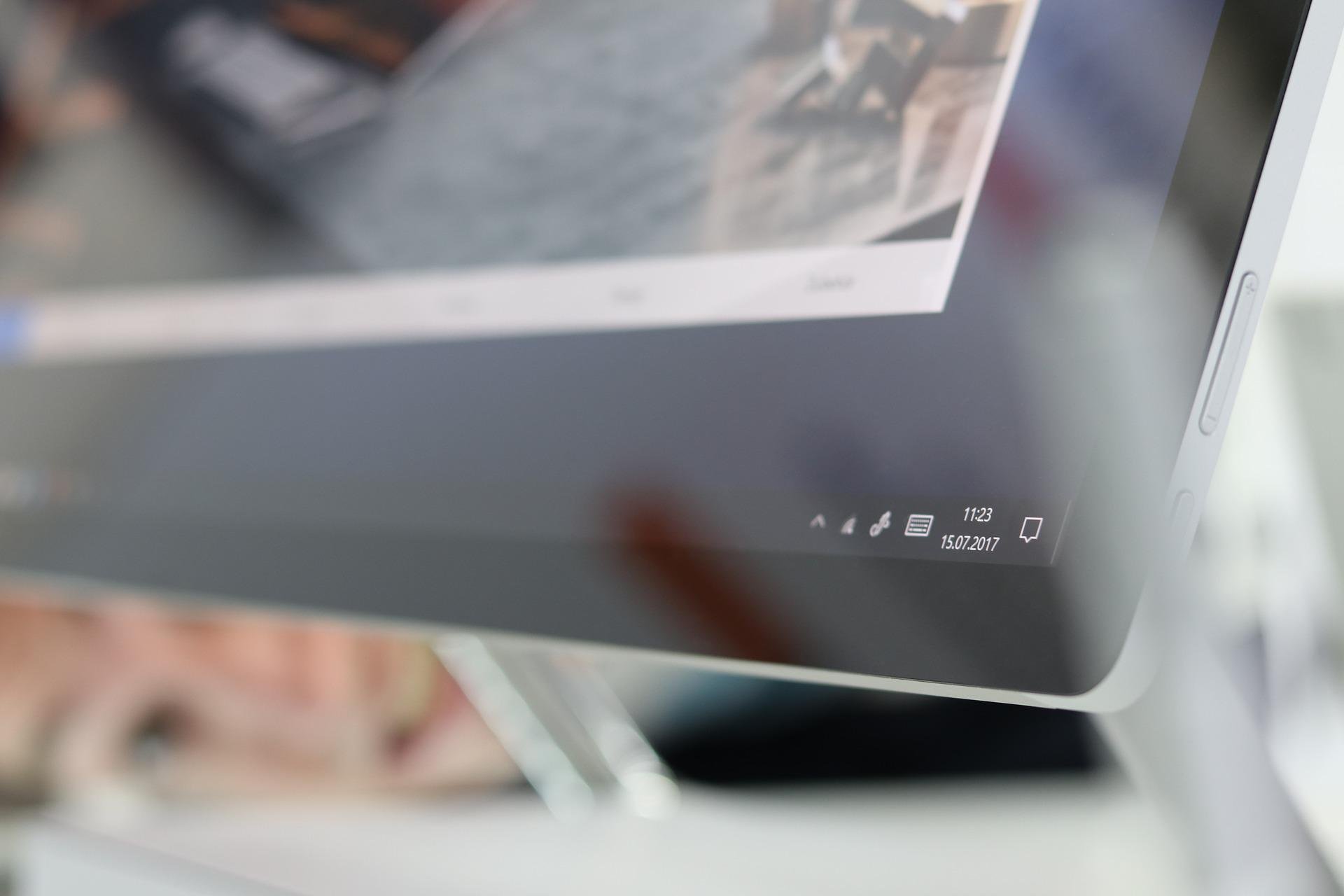 Advantages and Disadvantages of Touch Screen Monitors GadgetStripe