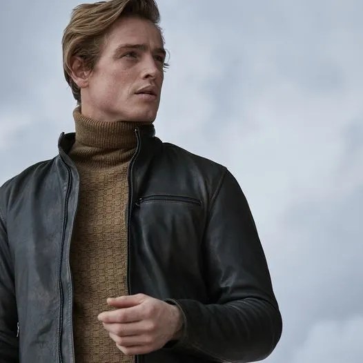 Milestone giubbotti Galassi Rimini Piazza Tre Martiri