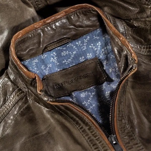 Milestone giubbotti Galassi Rimini Piazza Tre Martiri