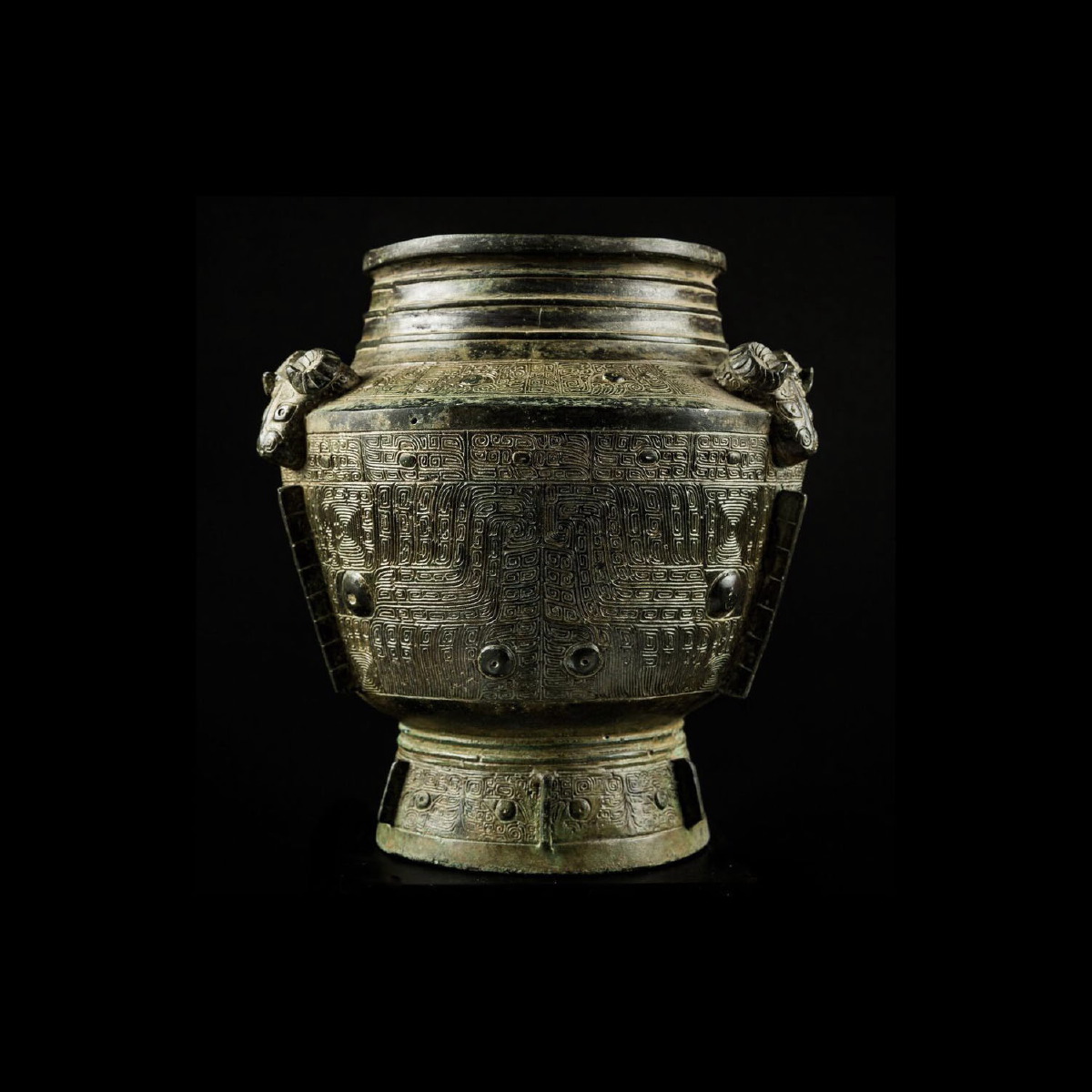 CHINESE SHANG VASE WITH RAM HEADS Galerie Golconda