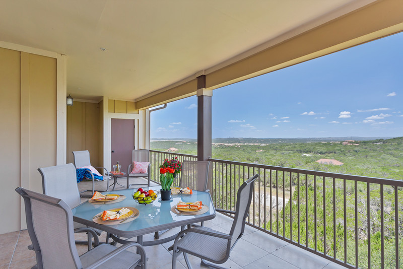 Hollows Vacation Rentals Riddle Maritime Villa in Lake Travis, Hill Country, Austin area Hill