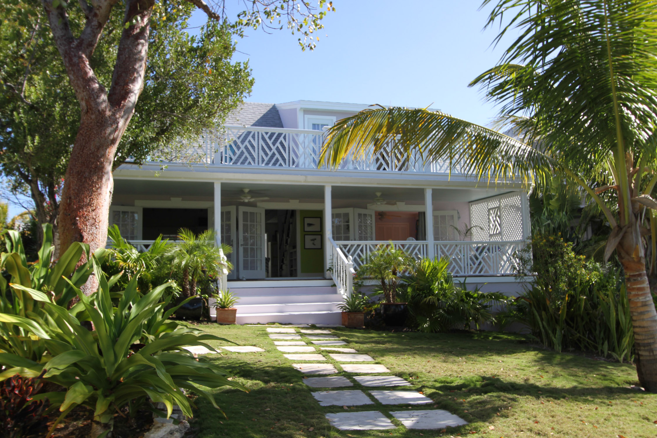 Island Real Estate (Bahamas) A Zembla House in Near The Beach