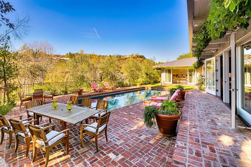 Elite Luxury Homes Hideaway in the Hills in Beverly Hills Luxury