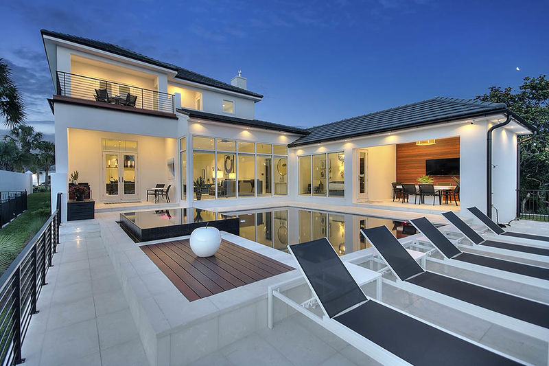 Modern Paradise Lakefront House with Private Pool and Spa Tub Five