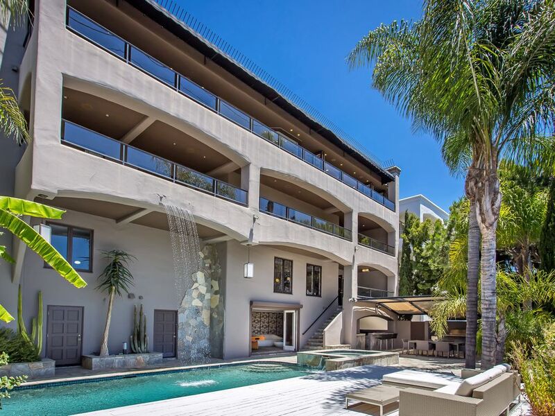 Elite Luxury Homes Muhholland Villa in Los Angeles Luxury Home