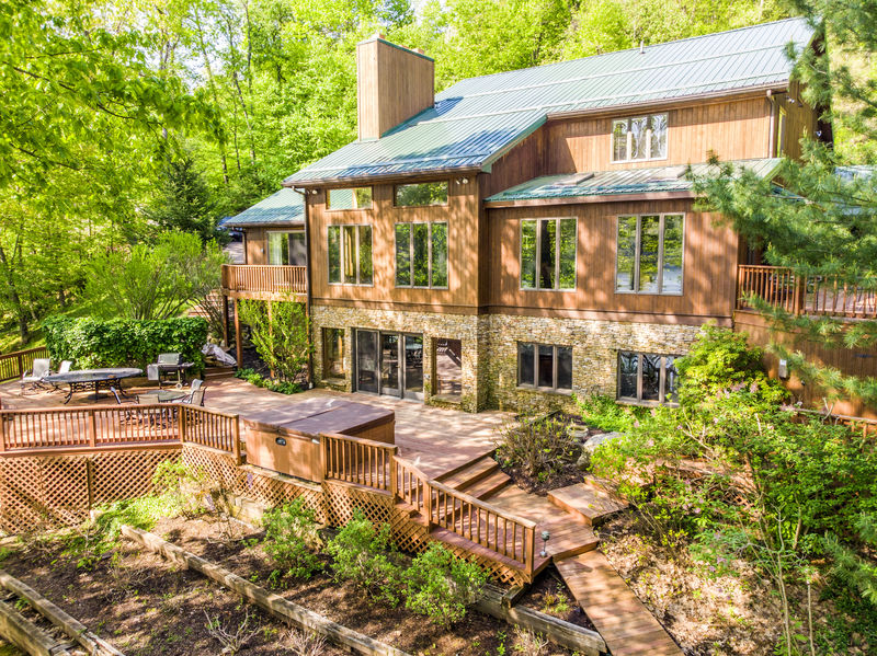 ShelbyontheLake TaylorMade Deep Creek Vacations & Sales