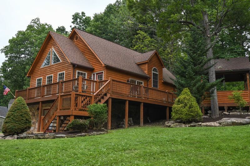 TaylorMade Deep Creek Vacations & Sales