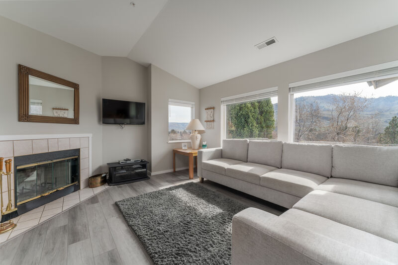 Windermere Vacation Rentals Lake Chelan Park Pointe B301 in City of