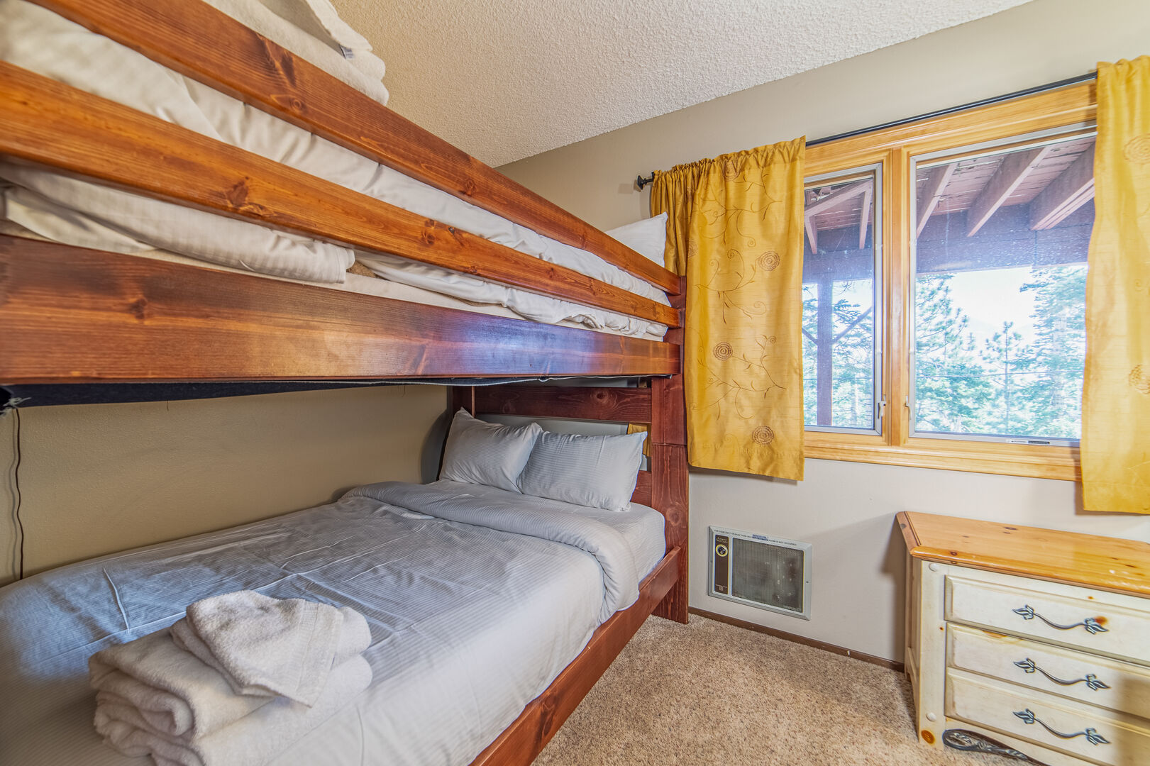 Mammoth Vacation Rentals Lakeview Villas 10 in Village Mammoth Vacation Rentals