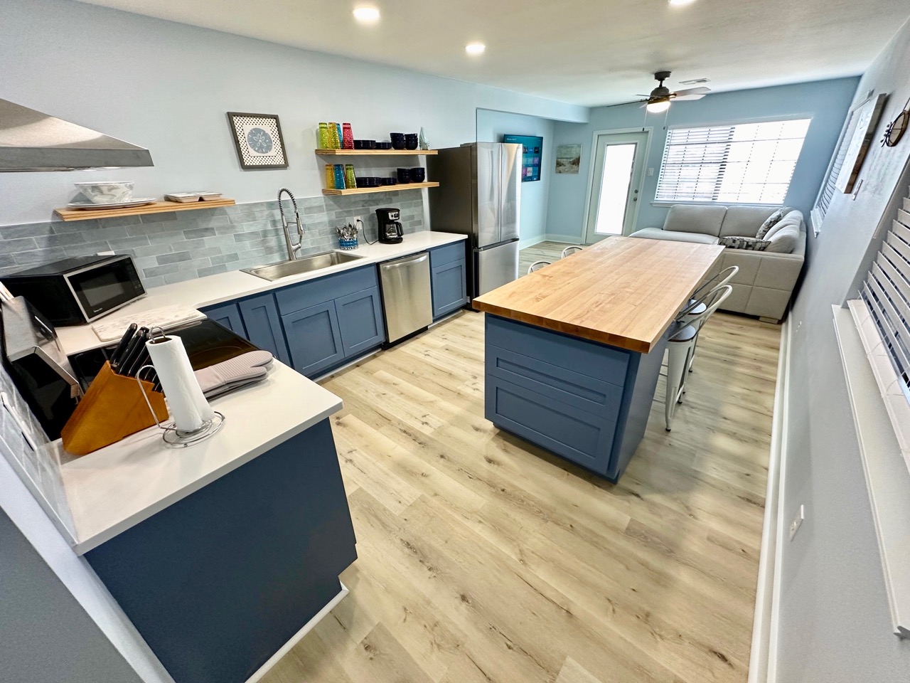 First Mate Vacation Rentals House Upstairs in Waterfront