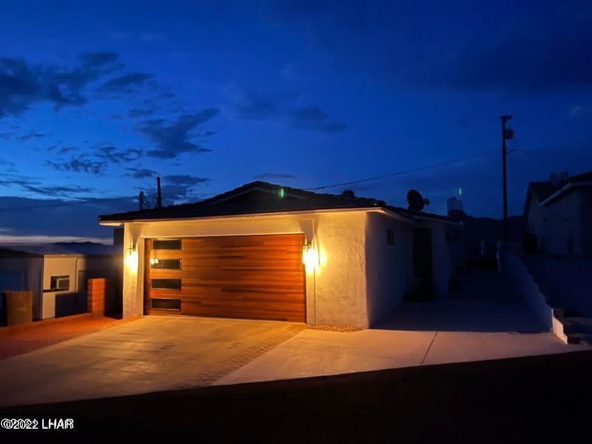 Milliondollar Lake view on the Parker Strip! Real Estate Sales and