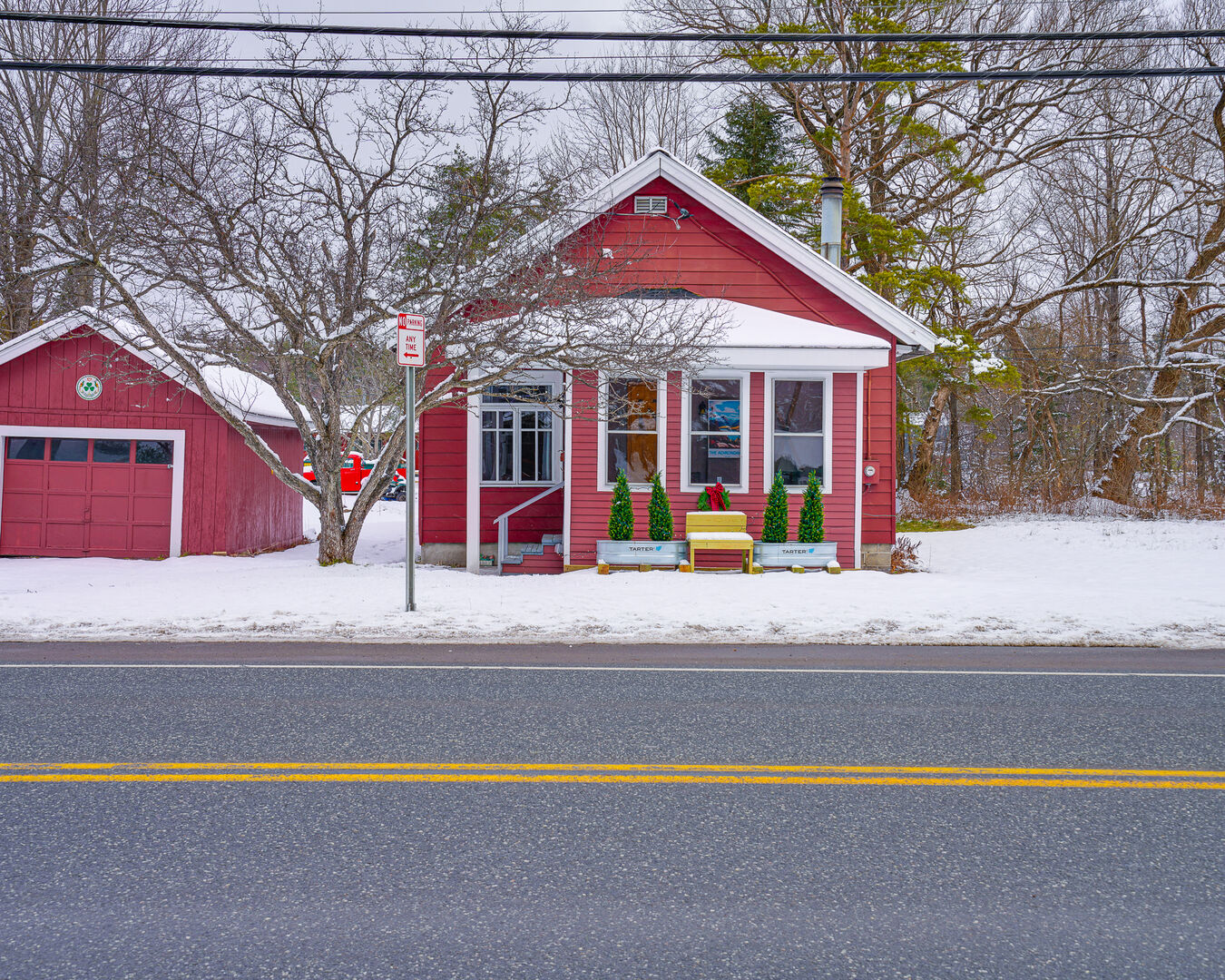Cozy 2 Bed Vacation Rental in Tupper Lake, NY Red Cottage