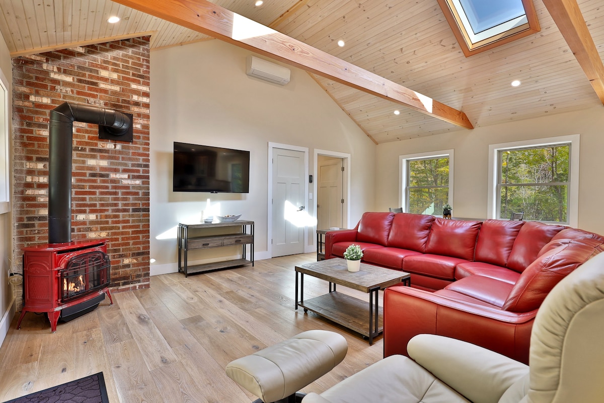 Quiet Wooded Cabin on Killington Border, 10 min From Slopes Simple