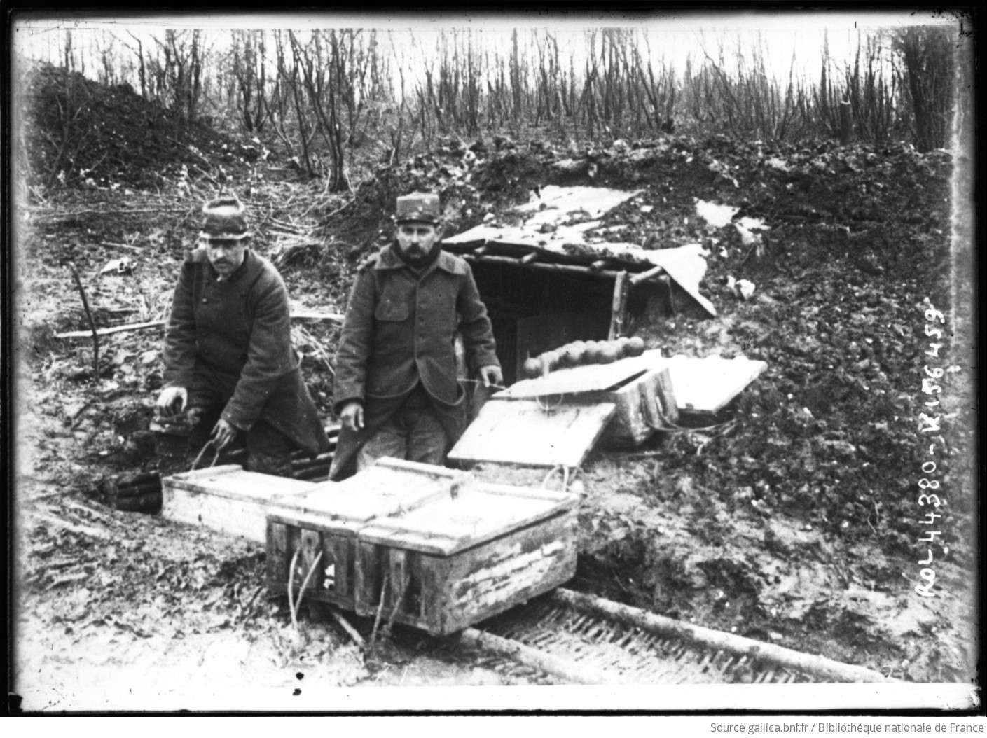 NotreDamedeLorette, dépôt de munitions à l'arrière des tranchées