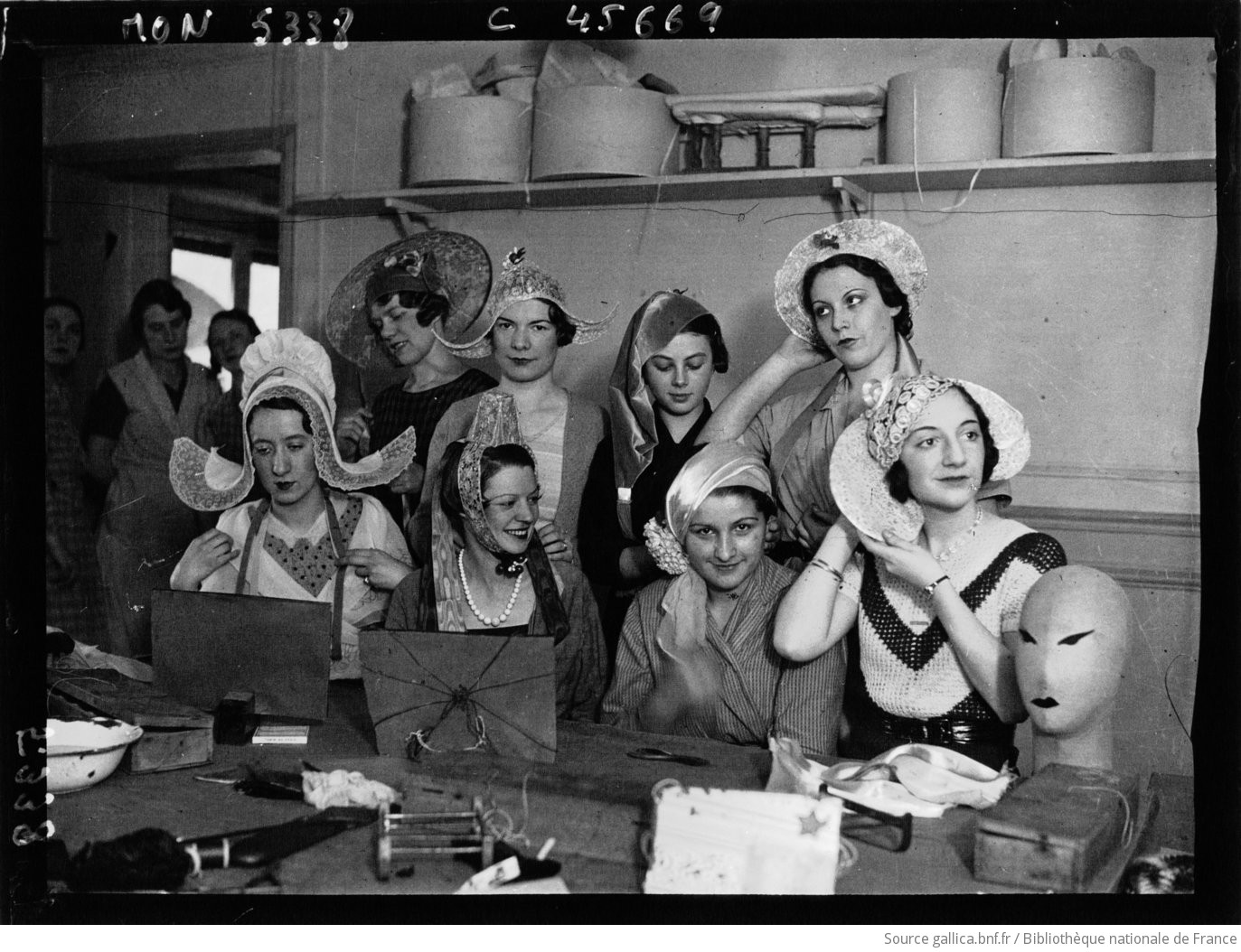 Sainte Catherine La tradition du chapeau coloré Traclet / Chapeau