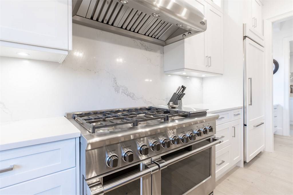 White Kitchens With Stainless Appliances