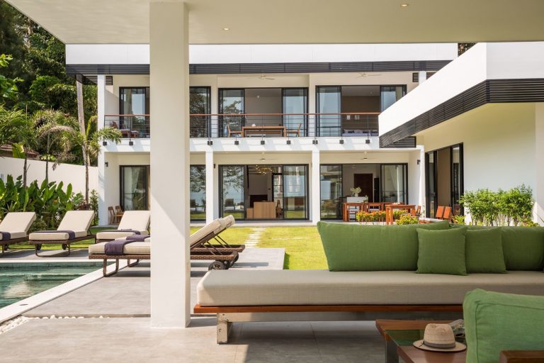 Acacia Wood Outdoor Furniture Pros & Cons Does It Hold Up?