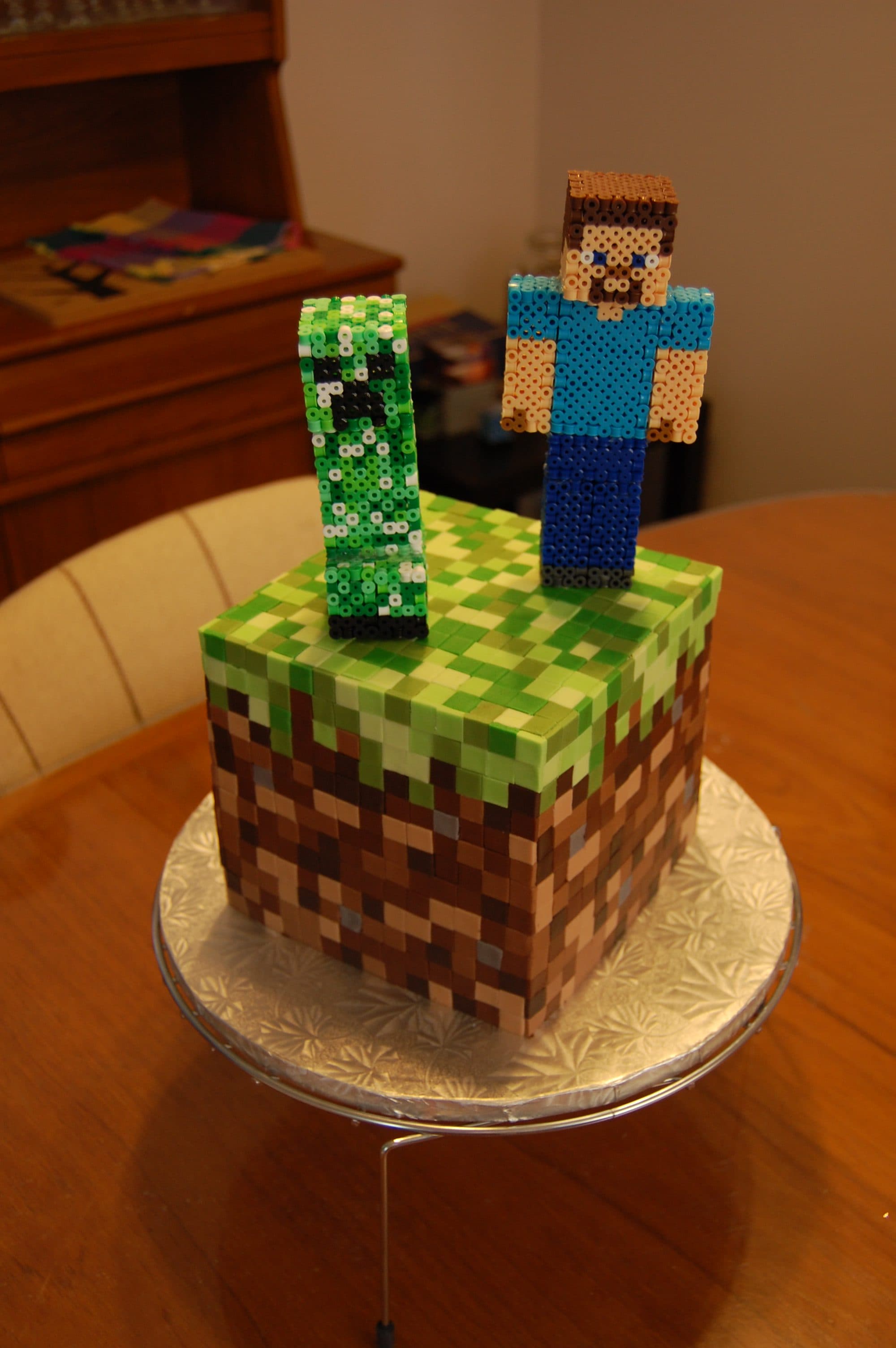 Seu aniversário está chegando? Que tal um bolo Minecraft?