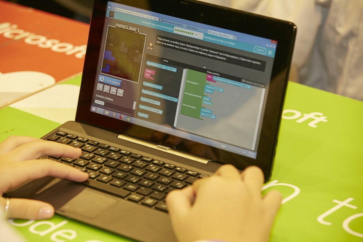 Περισσότεροι από 600 μαθητές παρακολούθησαν σεμινάρια εισαγωγής στον προγραμματισμό, με το παιχνίδι Minecraft.