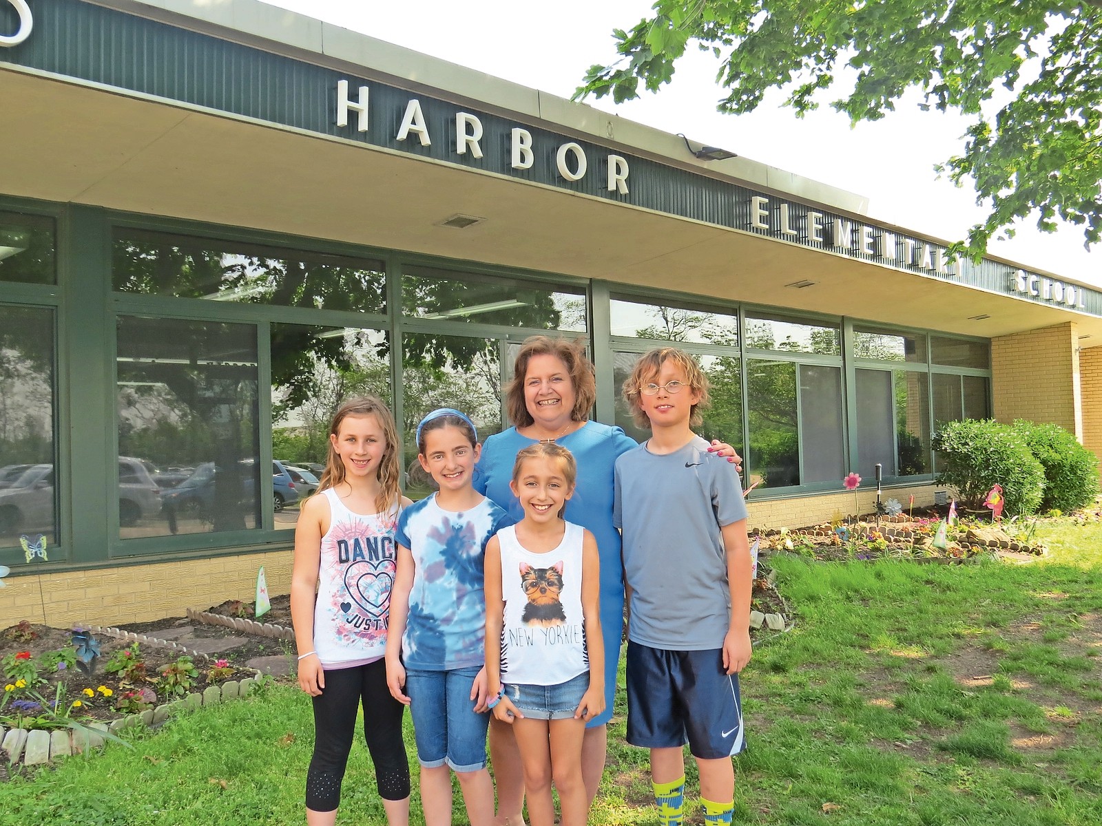 Seaford Harbor principal bids farewell Herald Community Newspapers