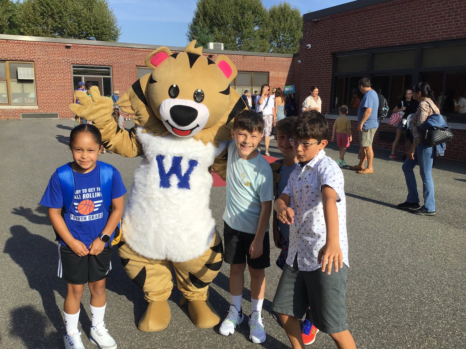Photos Rockville Centre students’ head back to the classroom for the 2023 2024 school year