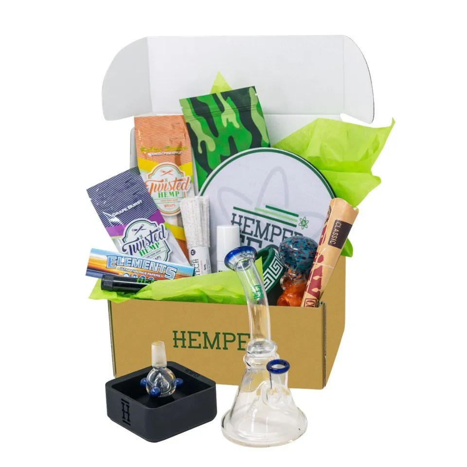 How to Choose the Right Smoking Subscription Box [Buyer's Guide] • Ganjly