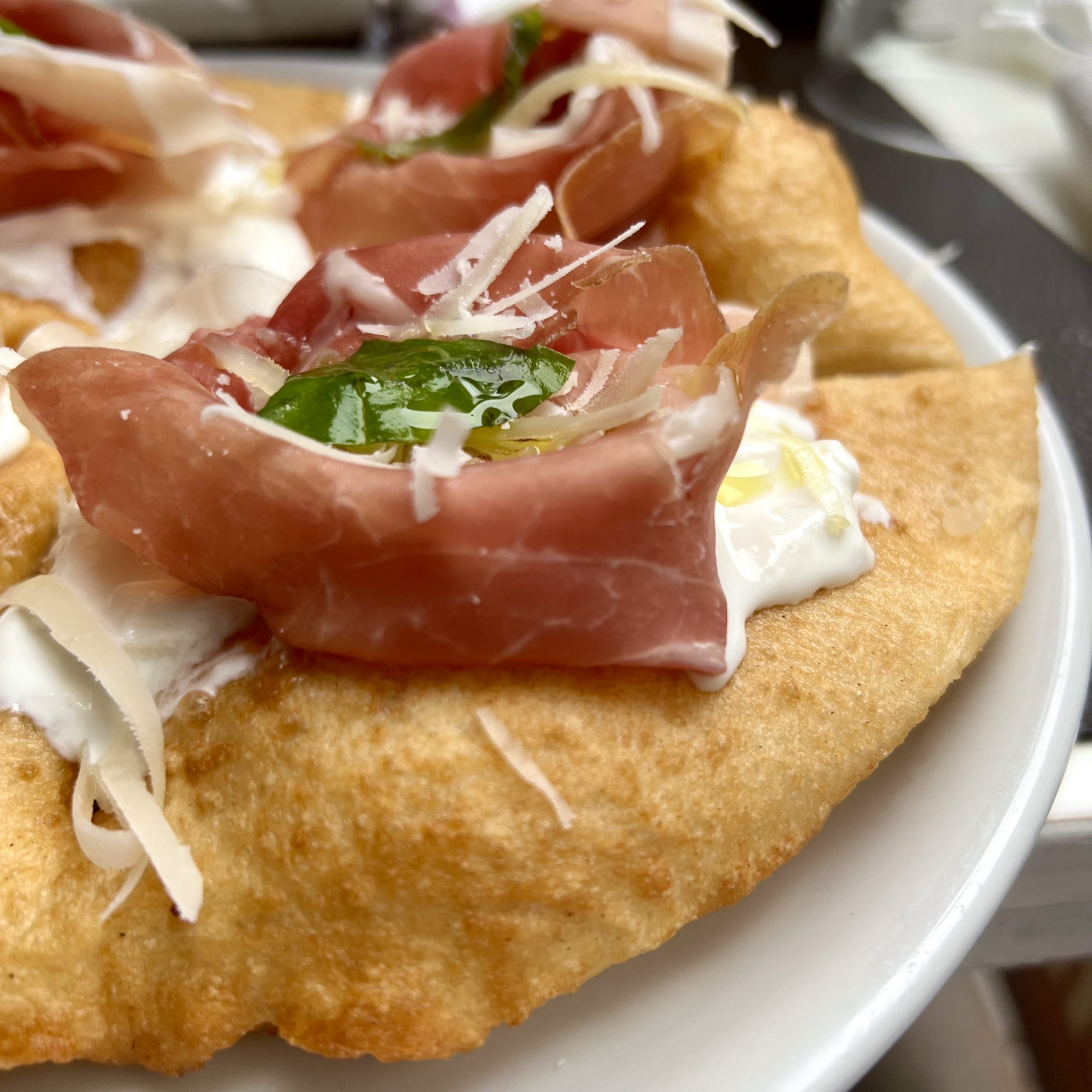 Pizzeria 1947 Pizza Fritta a Napoli Garage Pizza