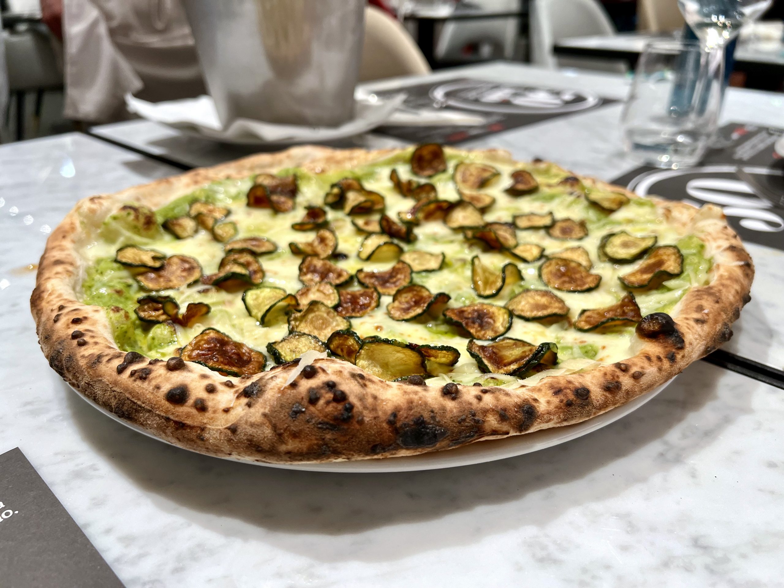 Com'è la pizza di 50 Kalò by Ciro Salvo, appena arrivata a Roma