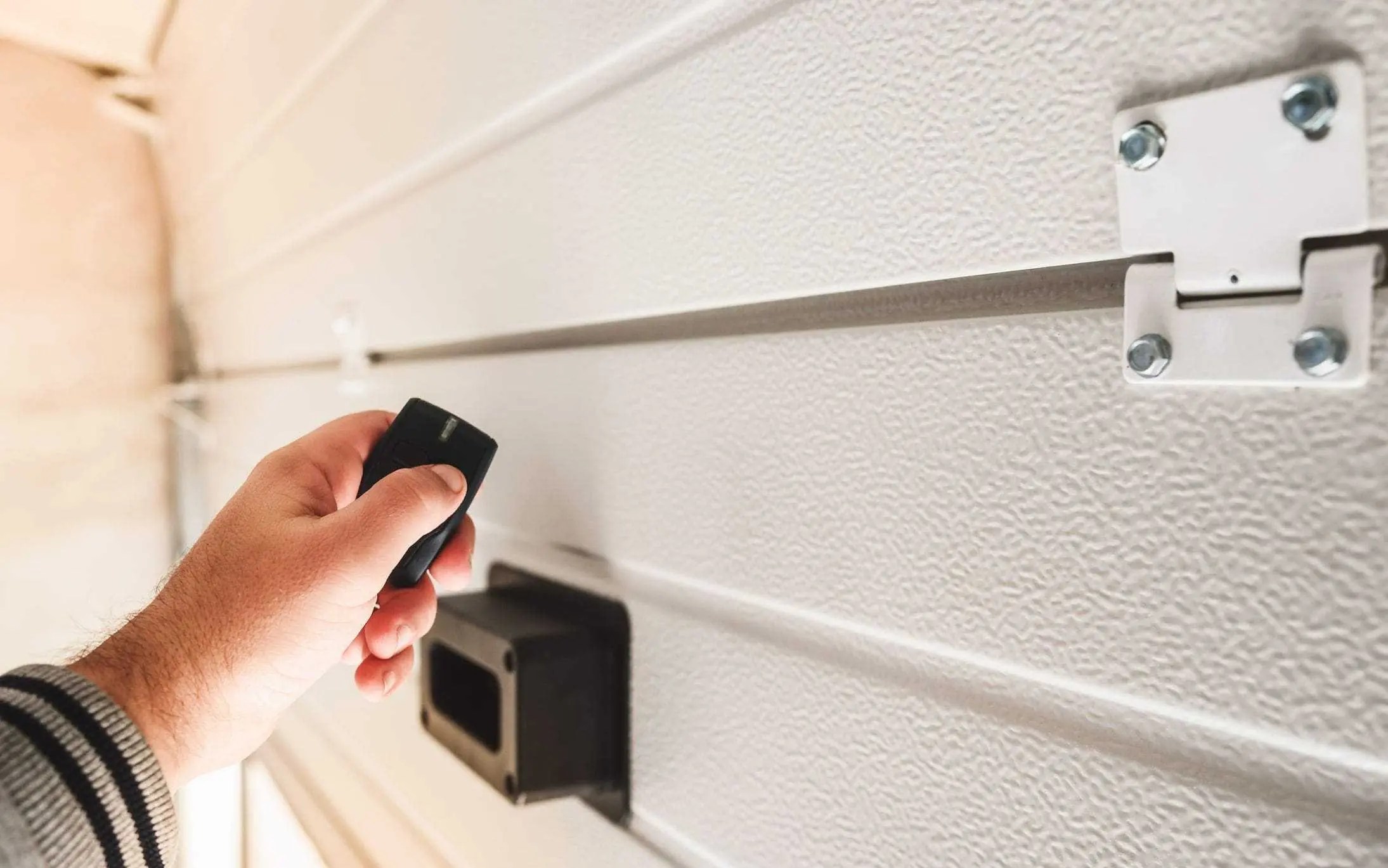 Understanding Why My Garage Door Won't Close With Remote – Unraveling