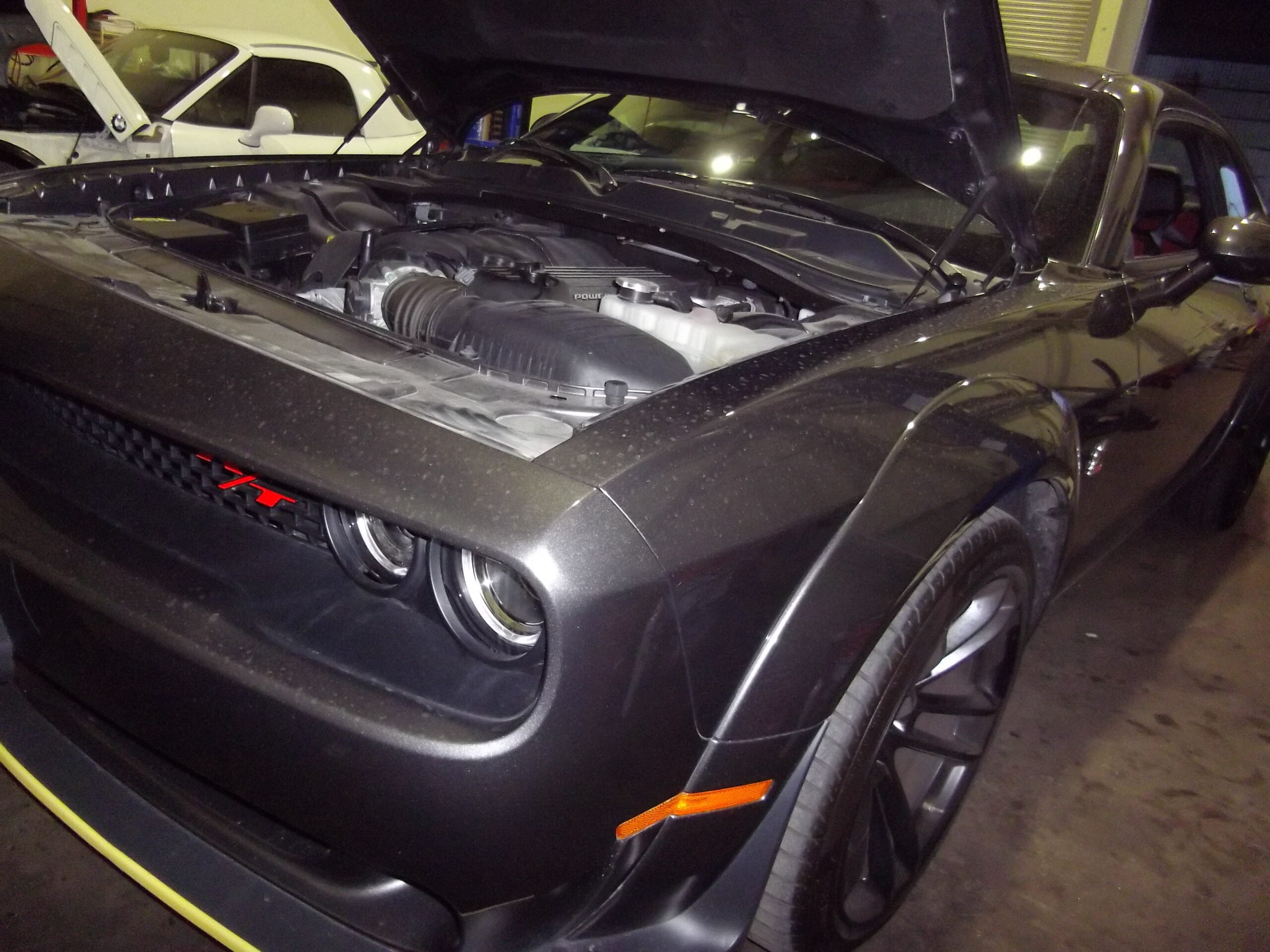 DODGE CHALLENGER オイル交換♪ 函館輸入車のカスタム・整備FACT