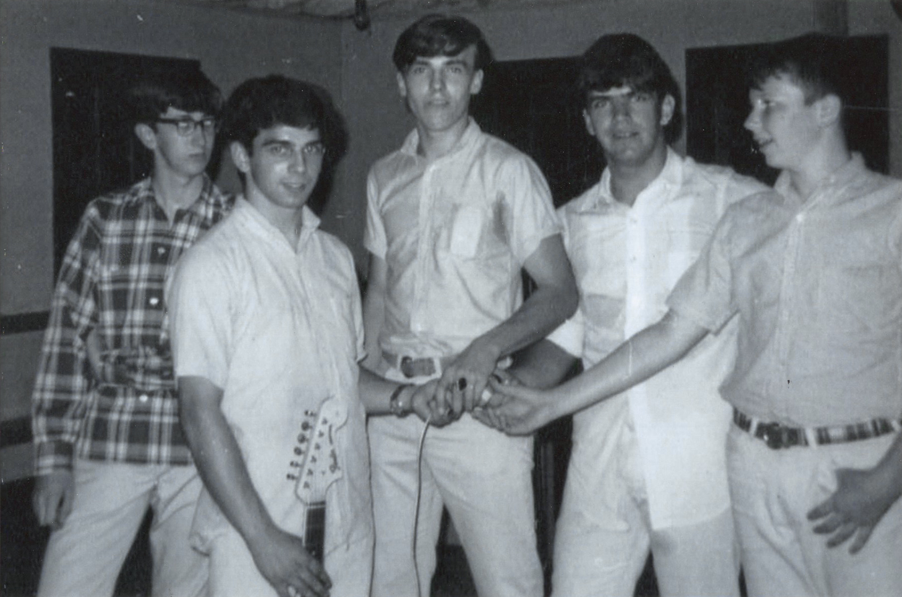 The Distant Sounds “It Reminds Me” Garage Hangover