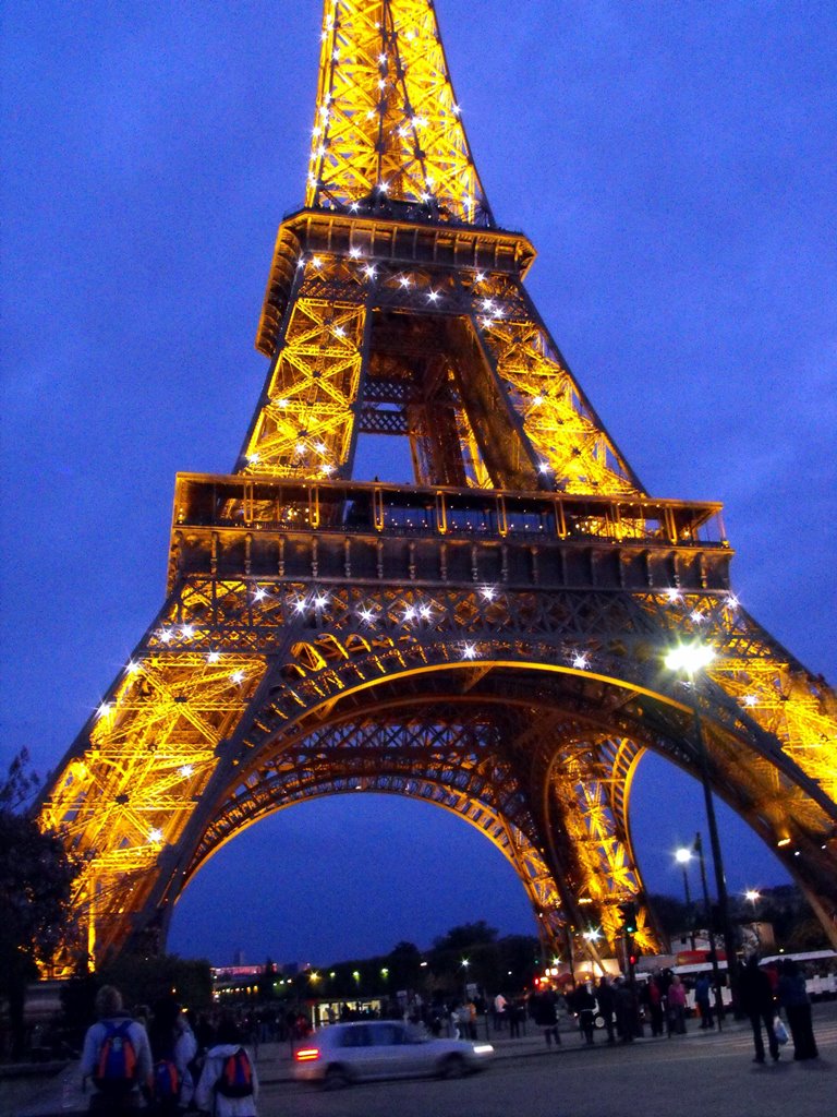 London or Paris? Which is the better city to visit as a tourist?