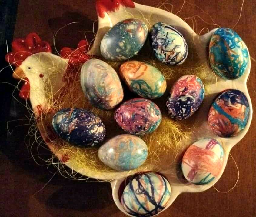 We paint the eggs with materials that are in our house. Garden For All