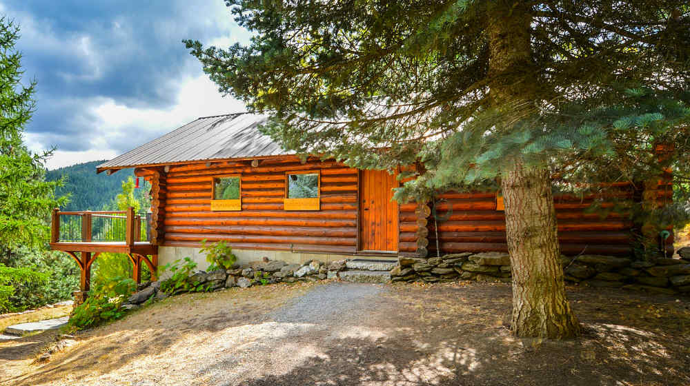 Want to build a log cabin by hand? Garden By Yourself