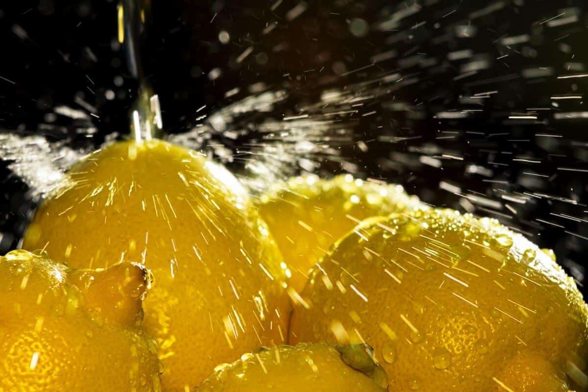 How Does Spraying Water on Fruit Keep It From Freezing?