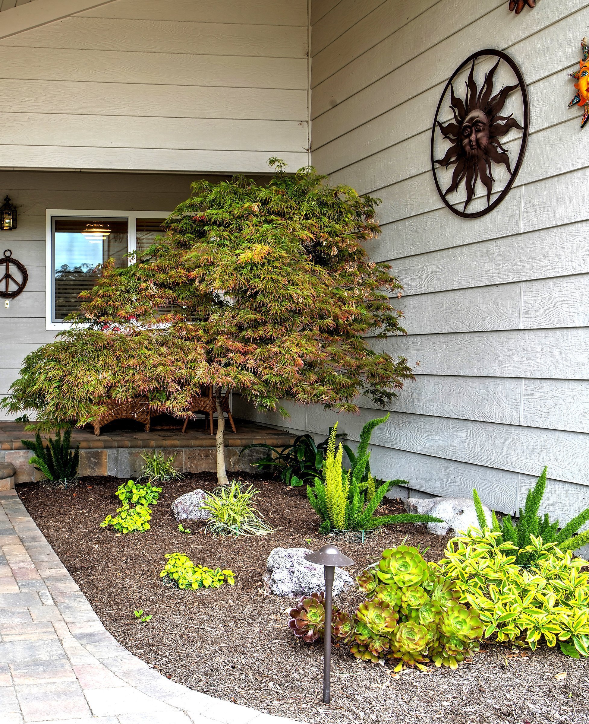 Winter Mulch Application Benefits, Options, and Application Techniques