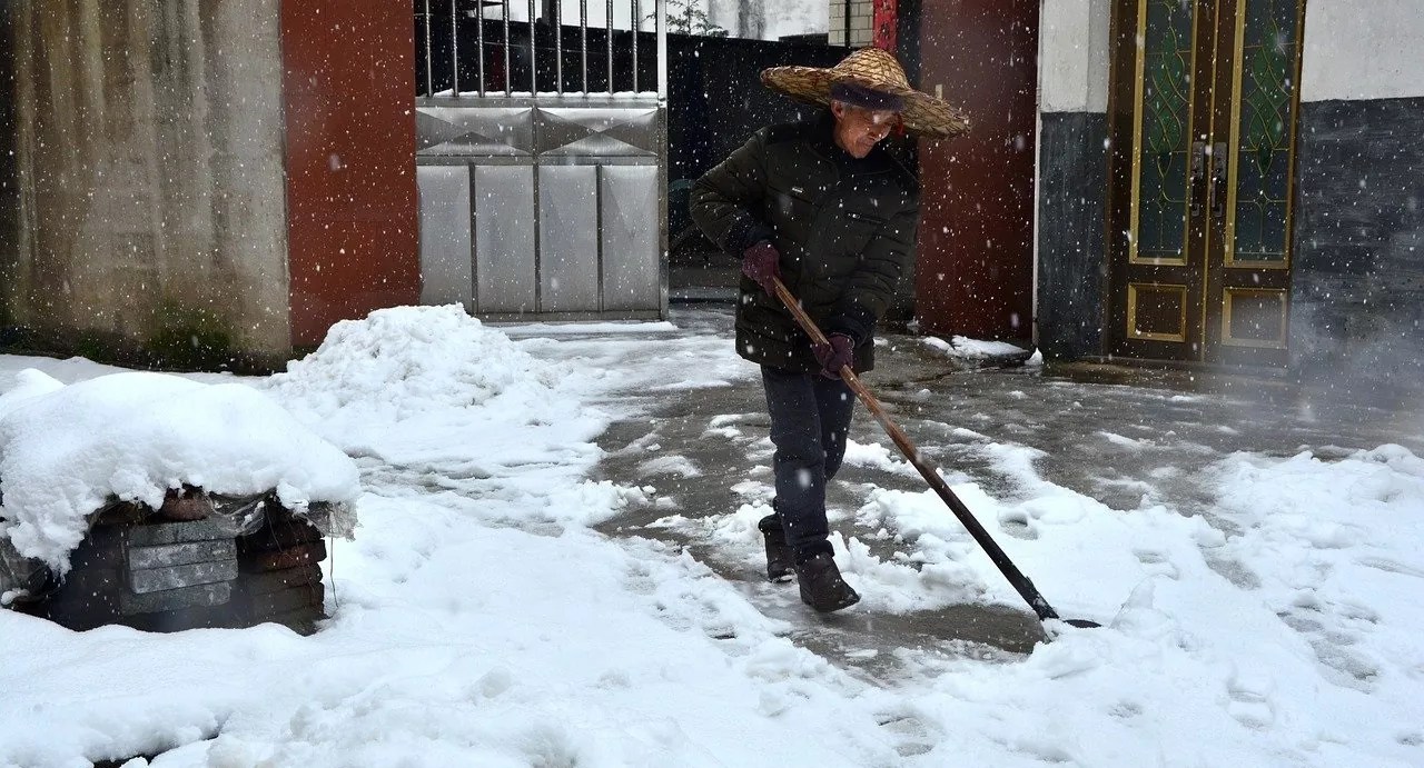 Should You Shovel Snow While It's Still Snowing?