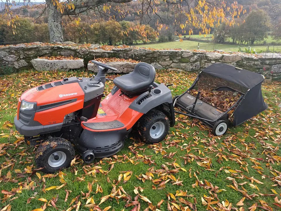 Popular Riding Mower Sizes for Less than 1 Acre GardenTooly