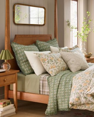 Book Ideas Pairing your Book with your Bedding Threads by Hill