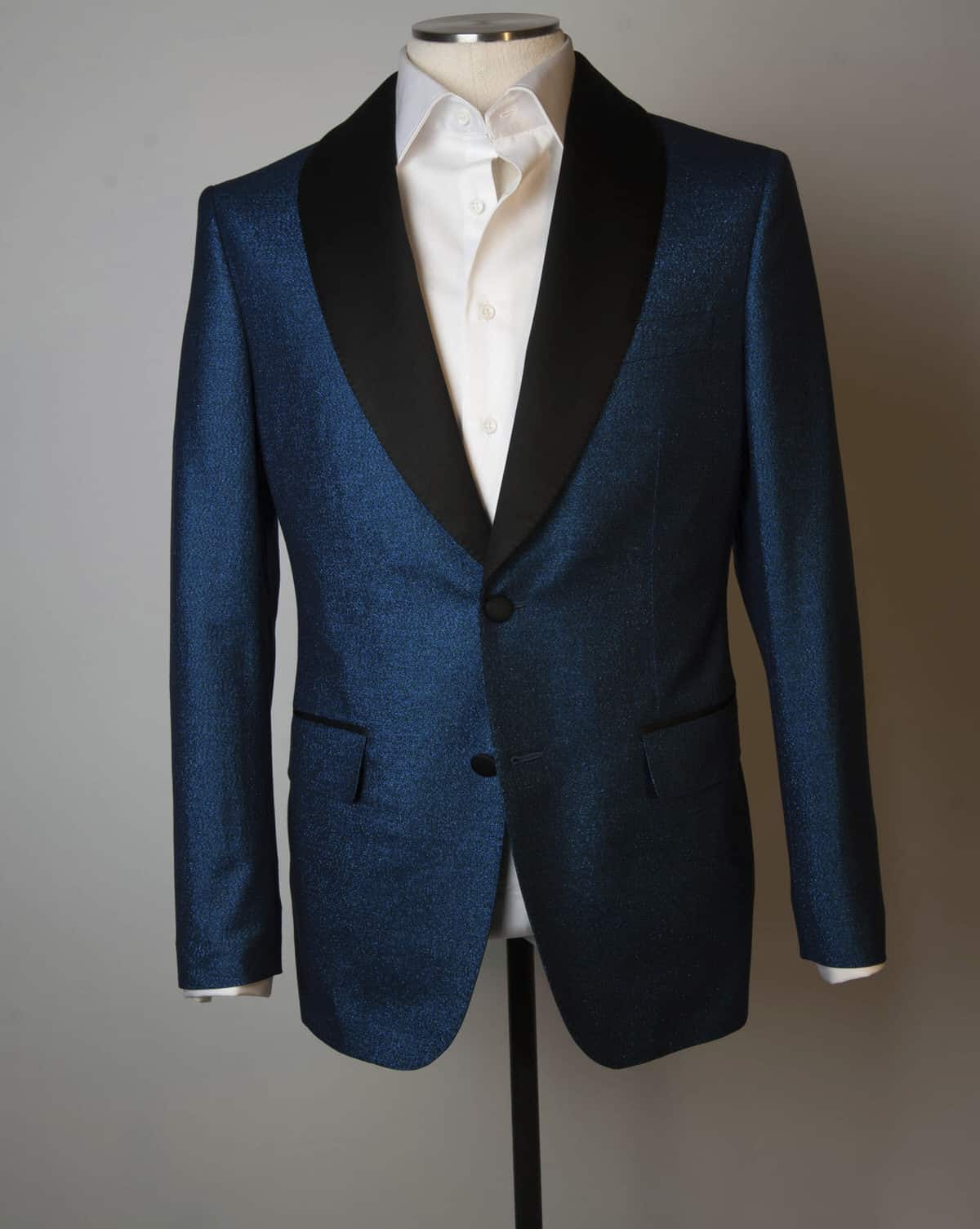 Selecting the Perfect Fabric for Your Suit