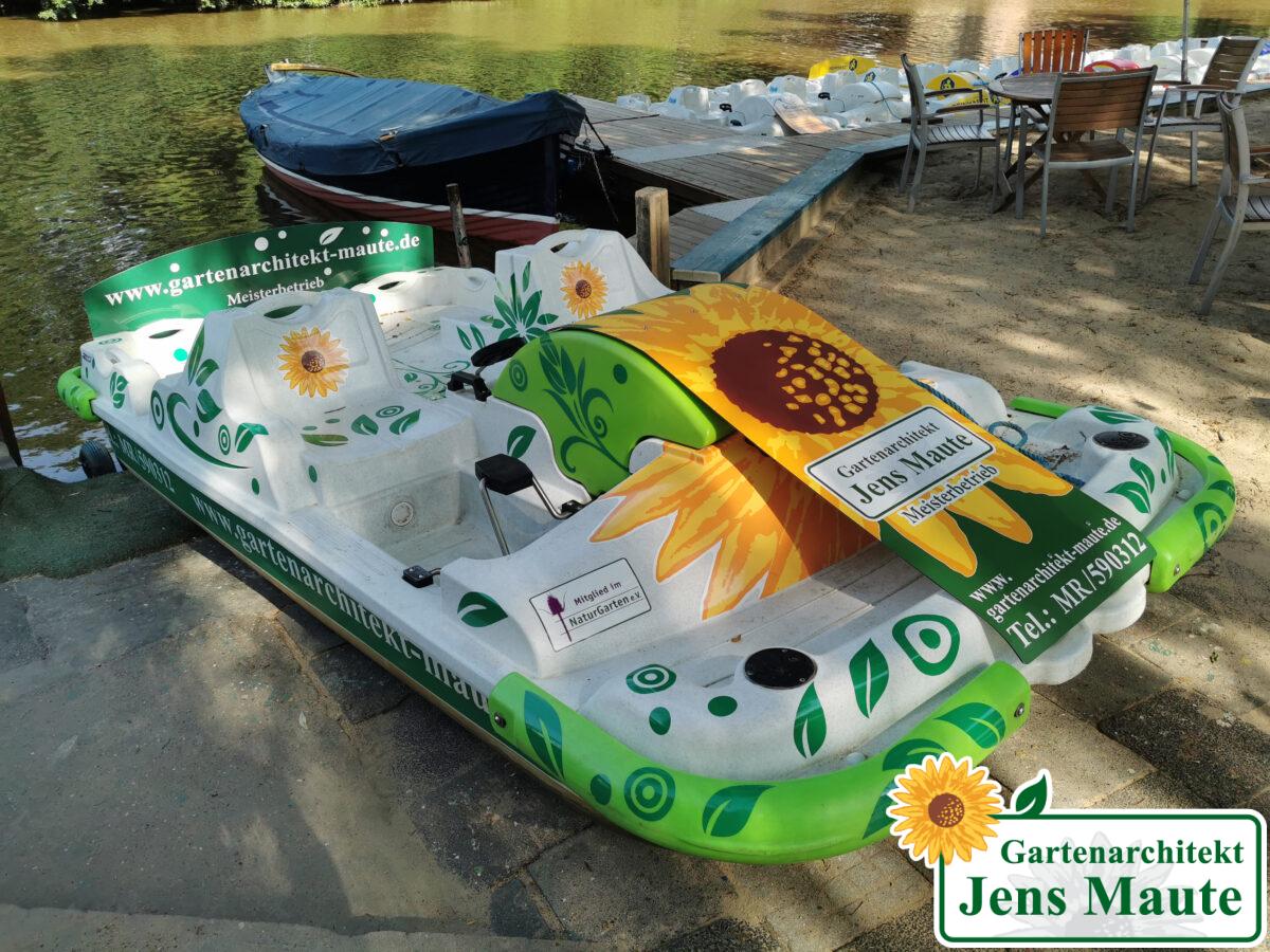 Unsere Werbung an einem neuen Tretboot am Ufercafé Marburg.