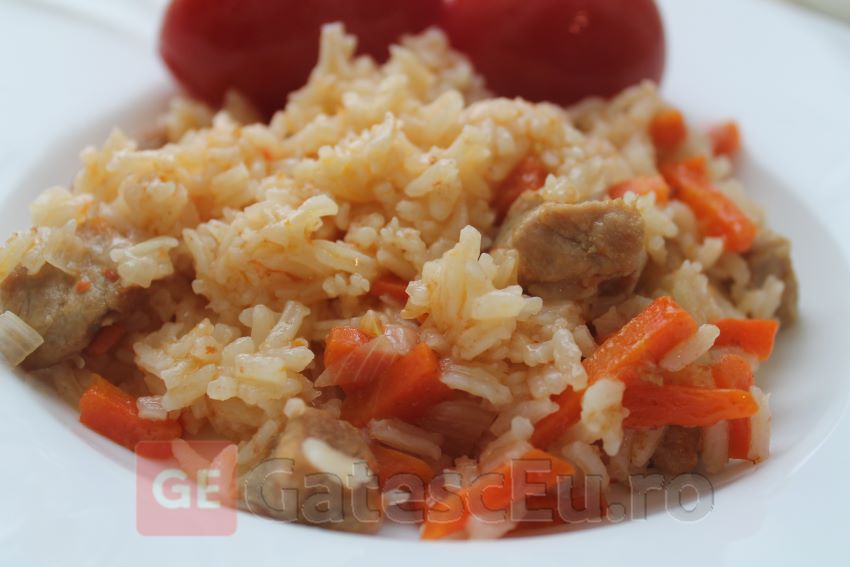 Pilaf cu carne de porc Retete culinare