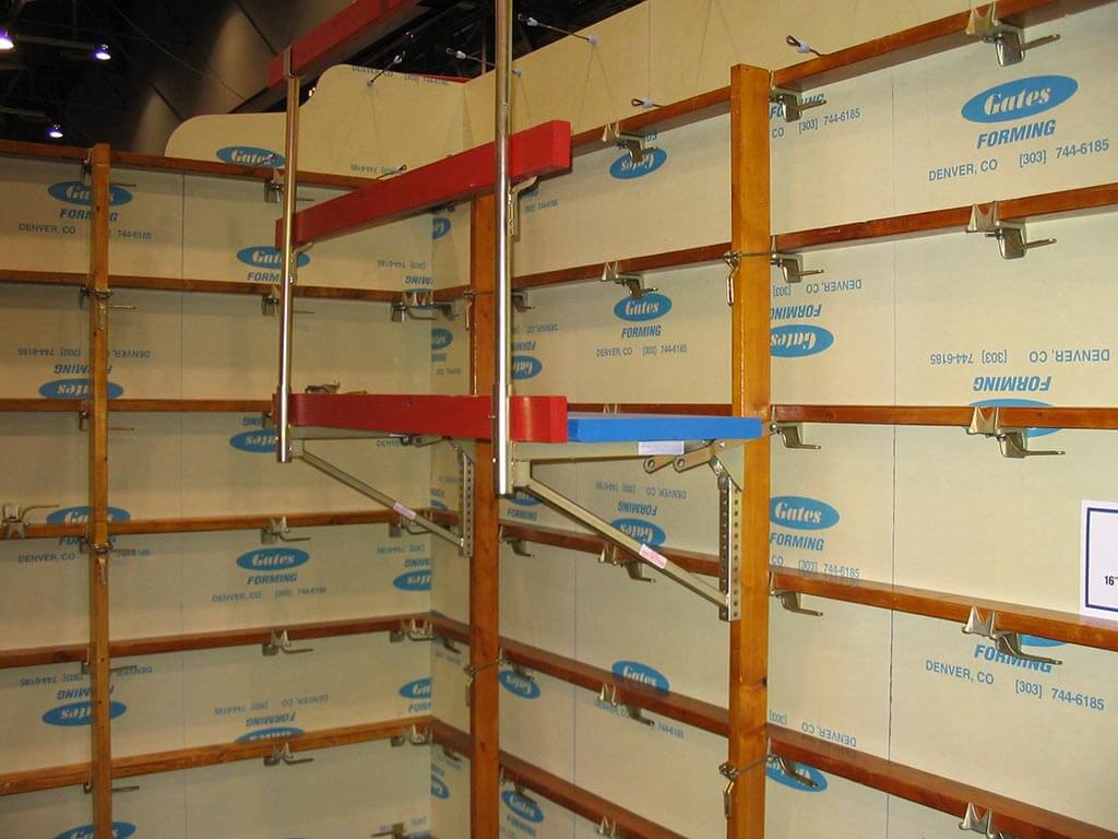 Gates DualDuty Scaffold Bracket with Safety Rail Post • Engaged to the