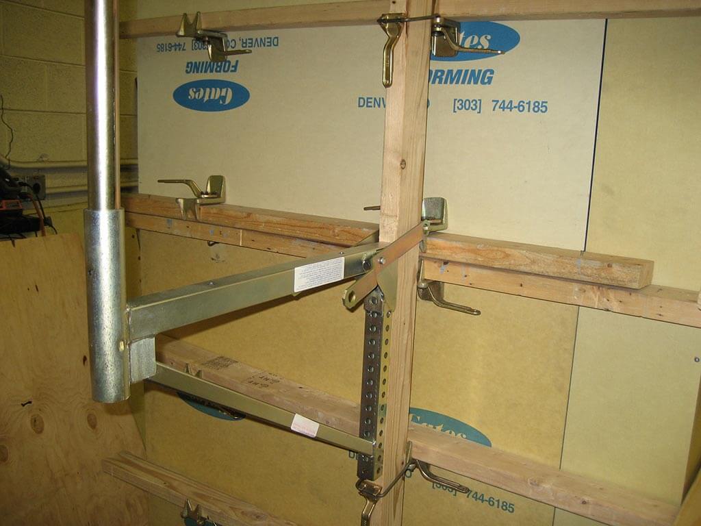 Gates DualDuty Scaffold Bracket • Attached to Gates Cam Lock Bracket