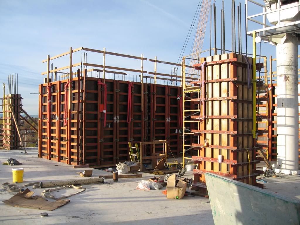 Large dimension column form. Note the 9 Anchor Lock elevator shaft