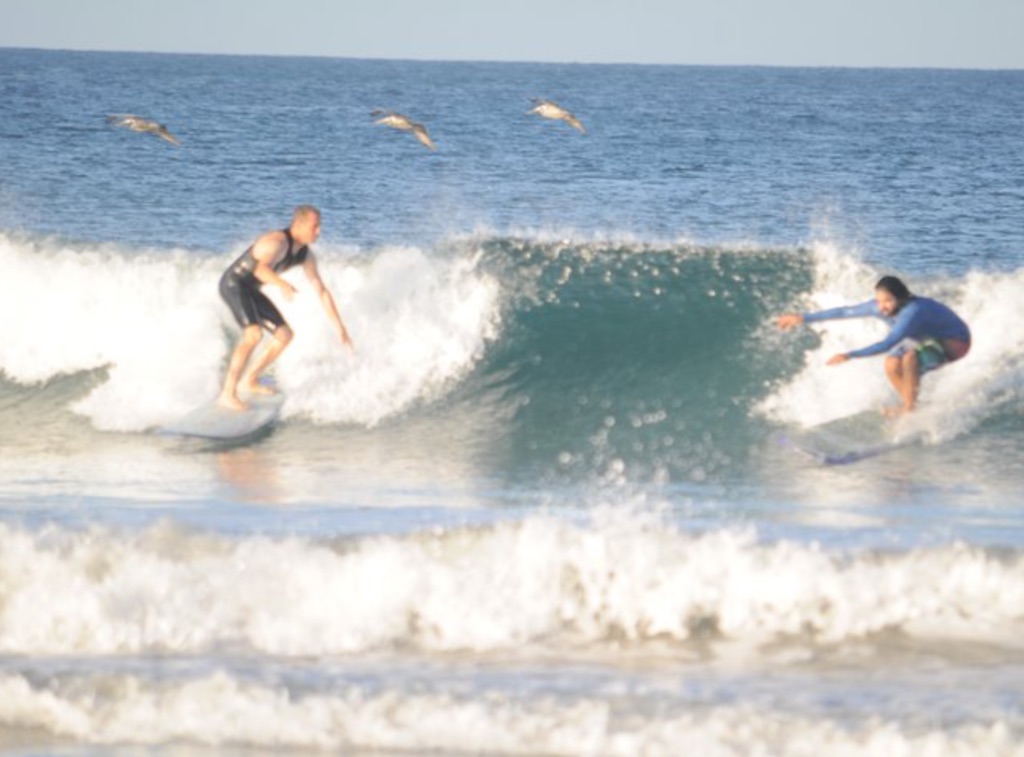 7 Best Beginner Surf Spots in Costa Rica Gathering Waves