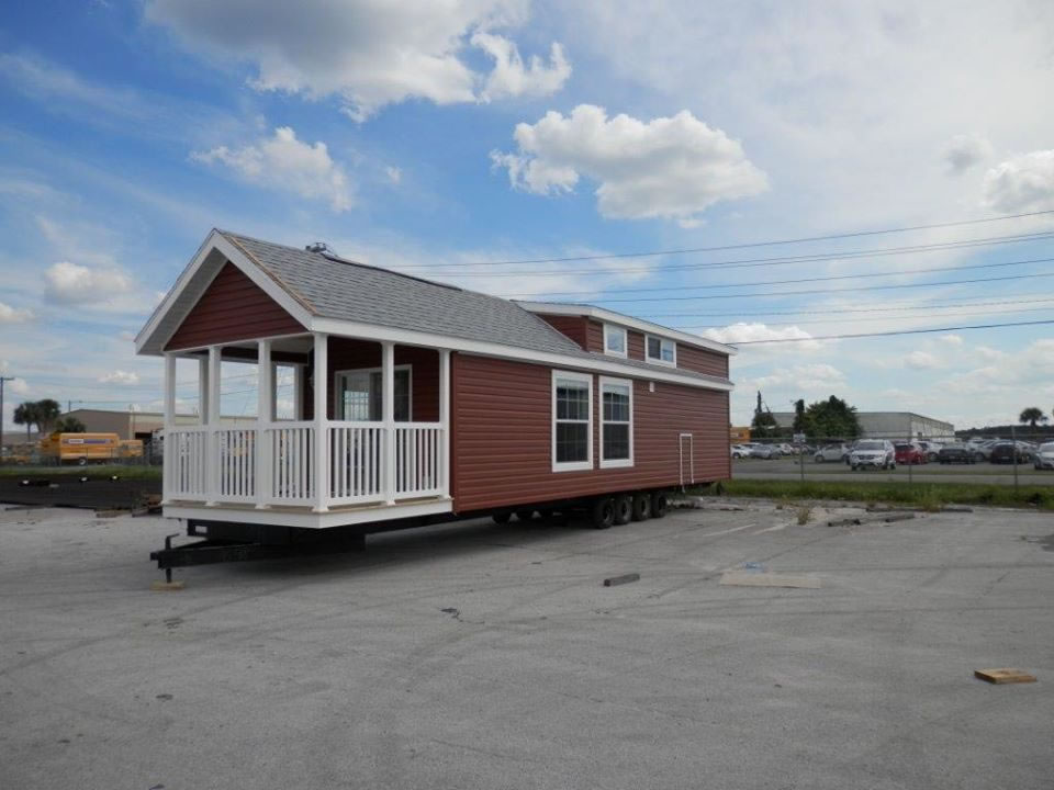 2015 Skyline Park Model Tiny Home On Wheels For Sale 49,000
