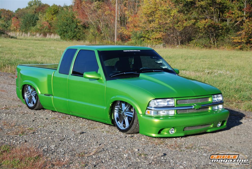 2000 Chevy S10 on Air Suspension Gauge Magazine