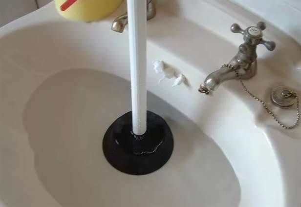 Самостоятельное устранение засора вантузом