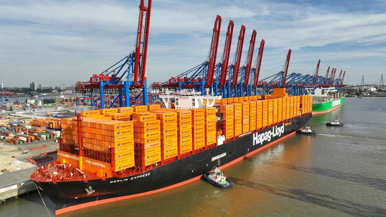 HapagLloyd Christens New DualFuel Mega Containership 'Berlin Express'